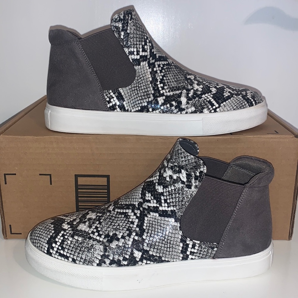 Slip on stretch fit snakeskin print high top sneak